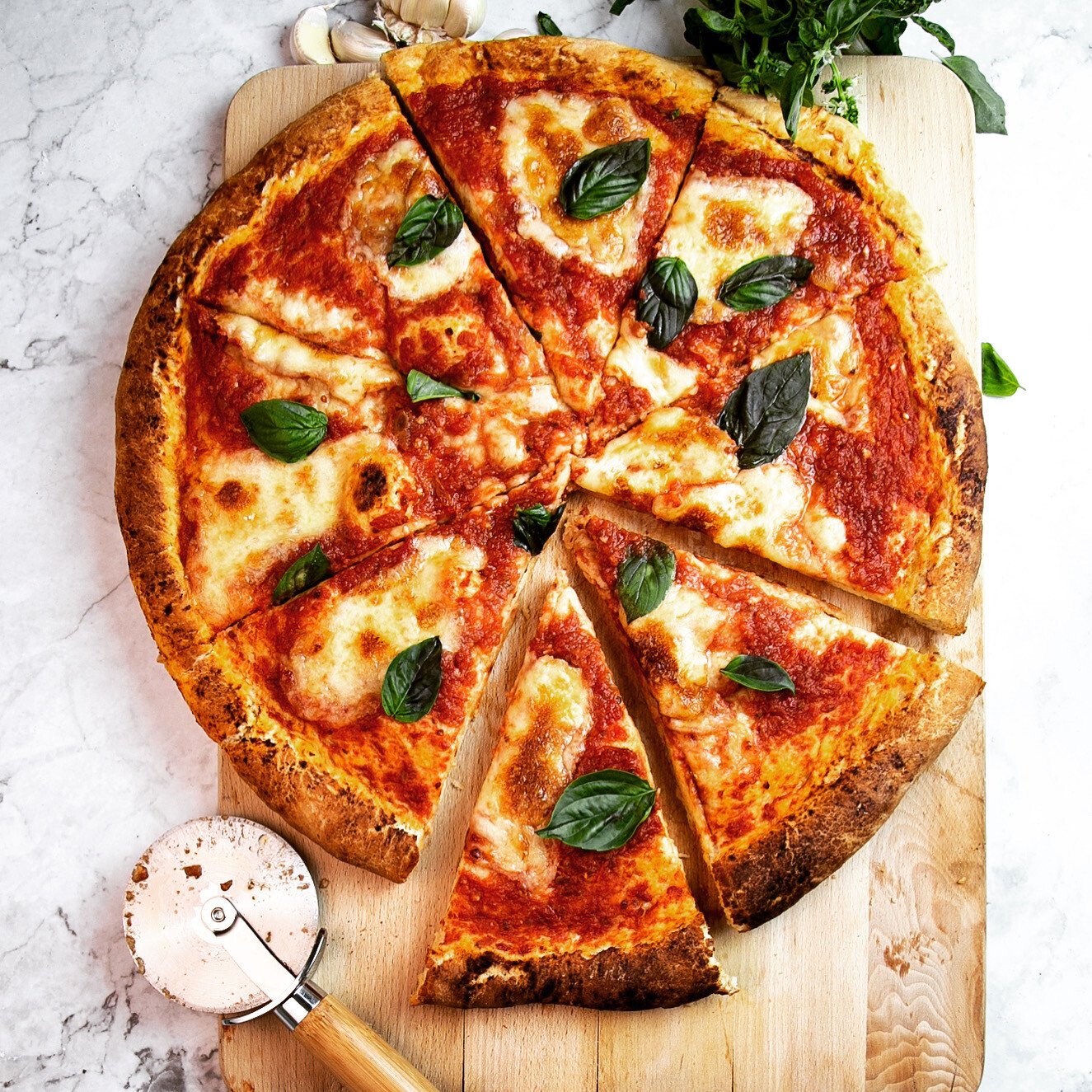 CLASSIC MARGHERITA PIZZA